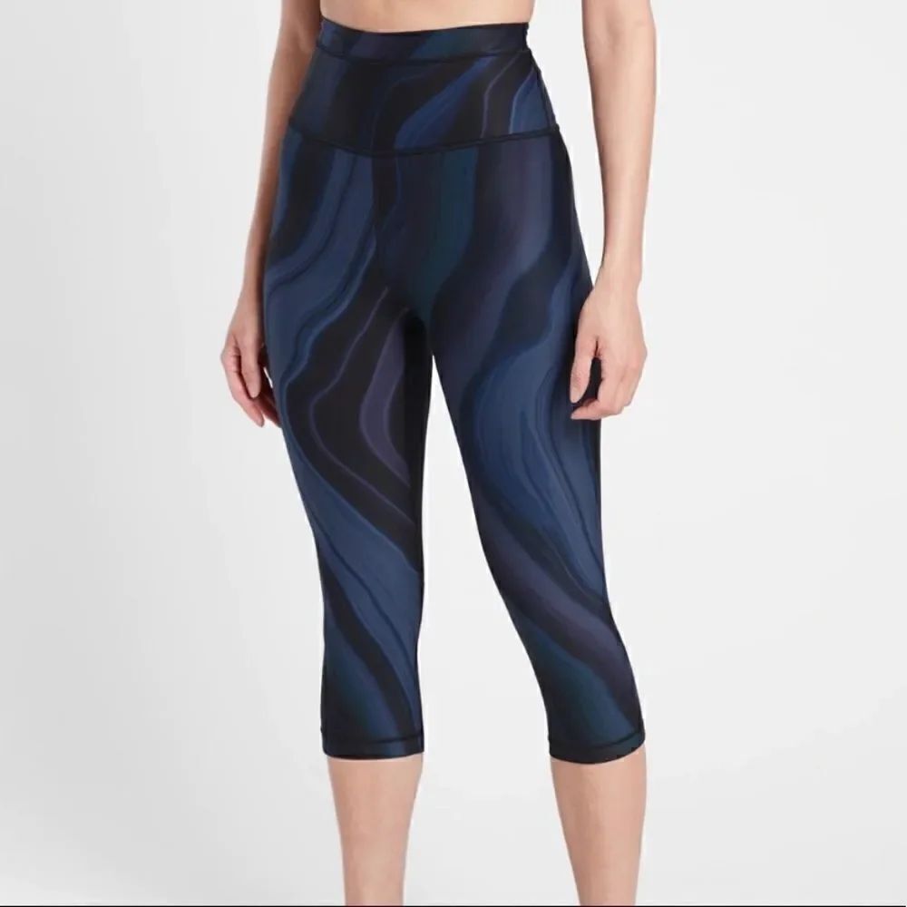 Athleta accelerate geode crop